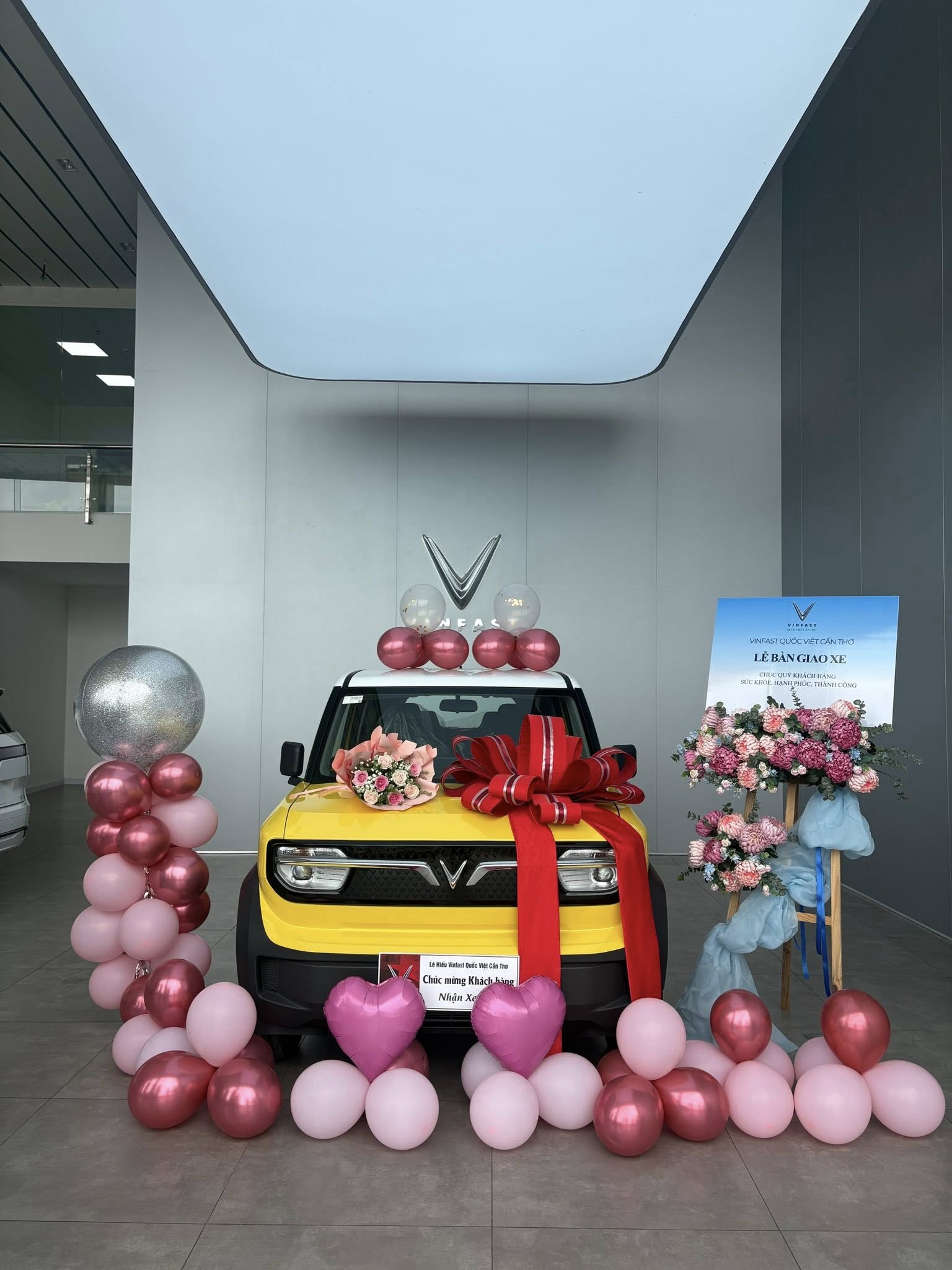 Hình ảnh bàn giao xe tại VinFast Quốc Việt Cần Thơ